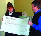 Cotlands representative Alison Gallo receives a cheque 
of R25 000 from Endress+Hauser marketing manager, Grant Joyce